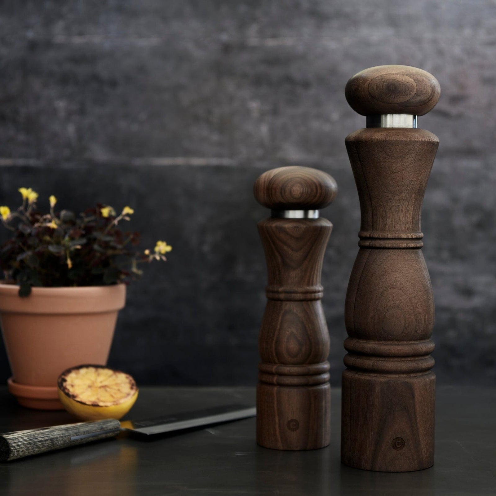 Crushgrind Paris Walnut Table Grinder Housewares Crushgrind 