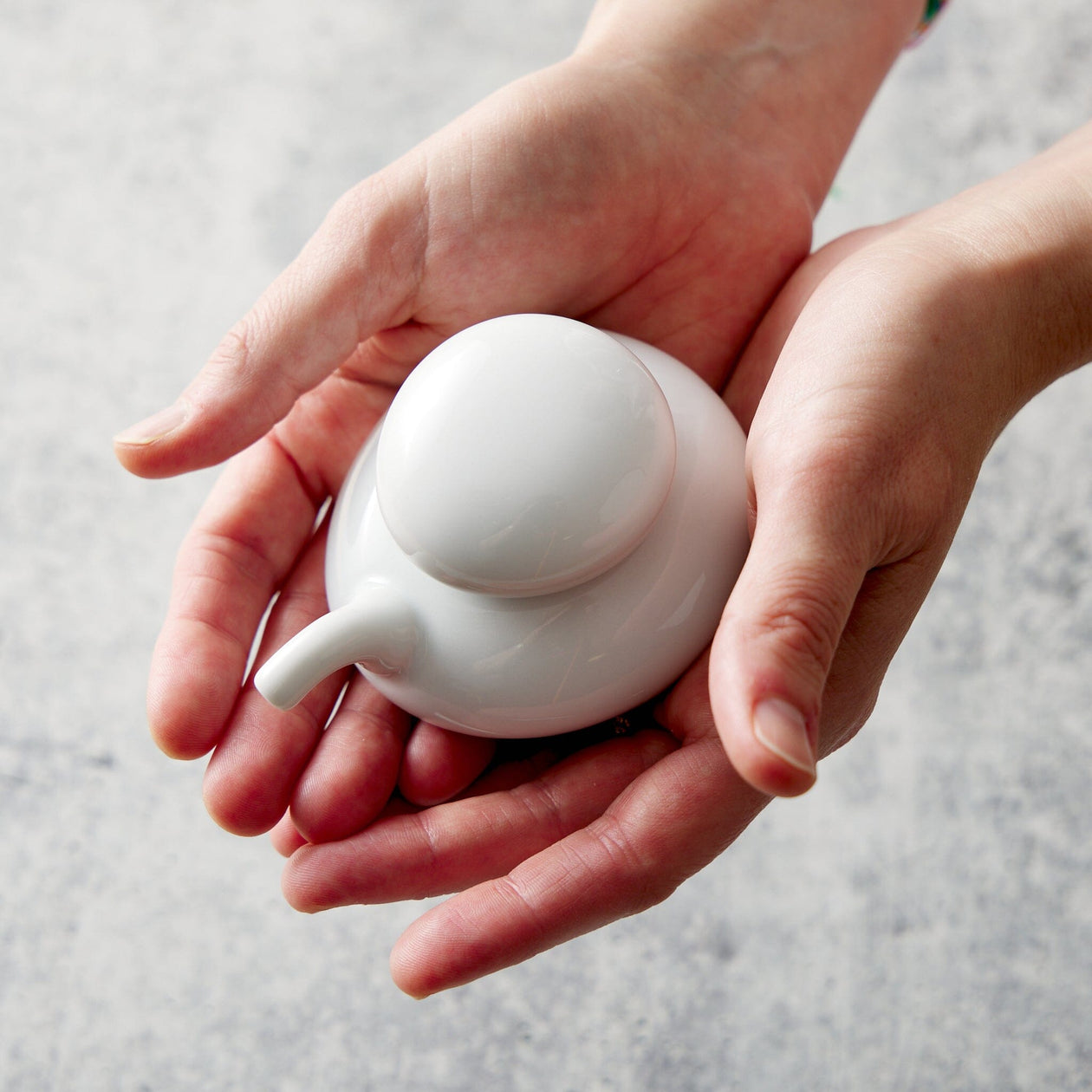 Hakusan Porcelain Ceramic Pebble Soy Sauce Pot Saikai 