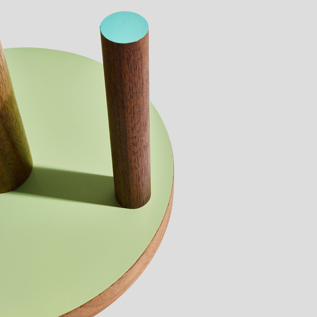 Ilan Ilan | The Paper Towel Keeper - Walnut/Green