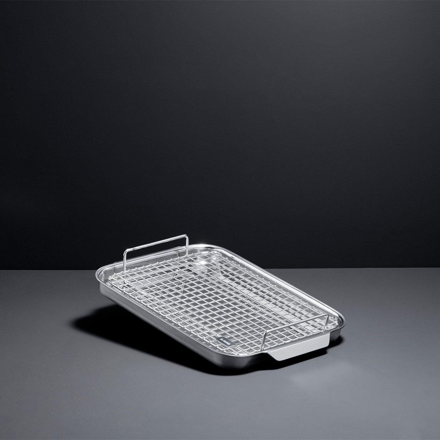 https://store.177milkstreet.com/cdn/shop/files/kana-stainless-steel-sheet-pan-with-rack-equipment-kana-quarter-sheet-957277.jpg?v=1702929074