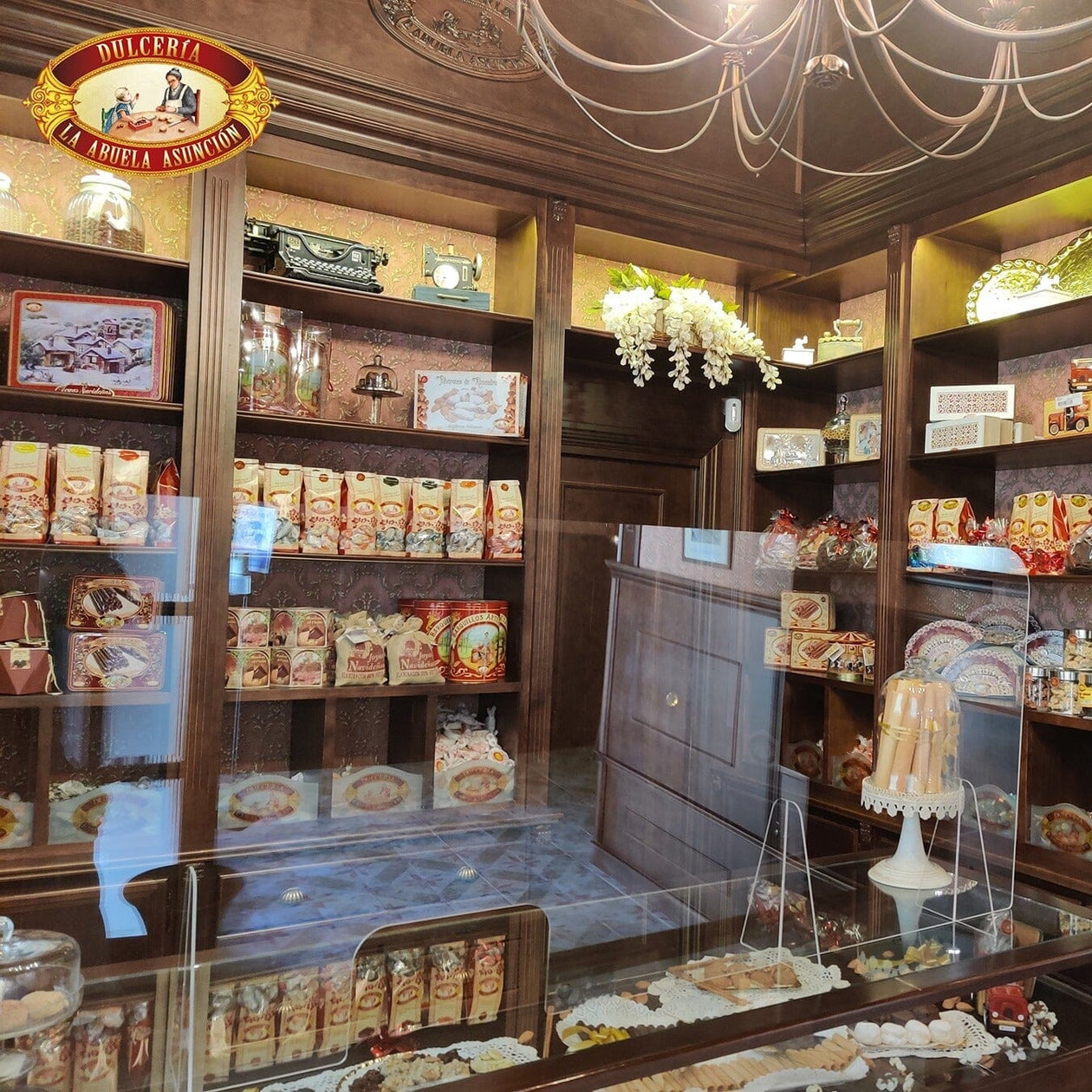 La Dulceria “HORSE” CAROUSEL WITH CINNAMON MINI WAFERS Pantry La Dulceria 