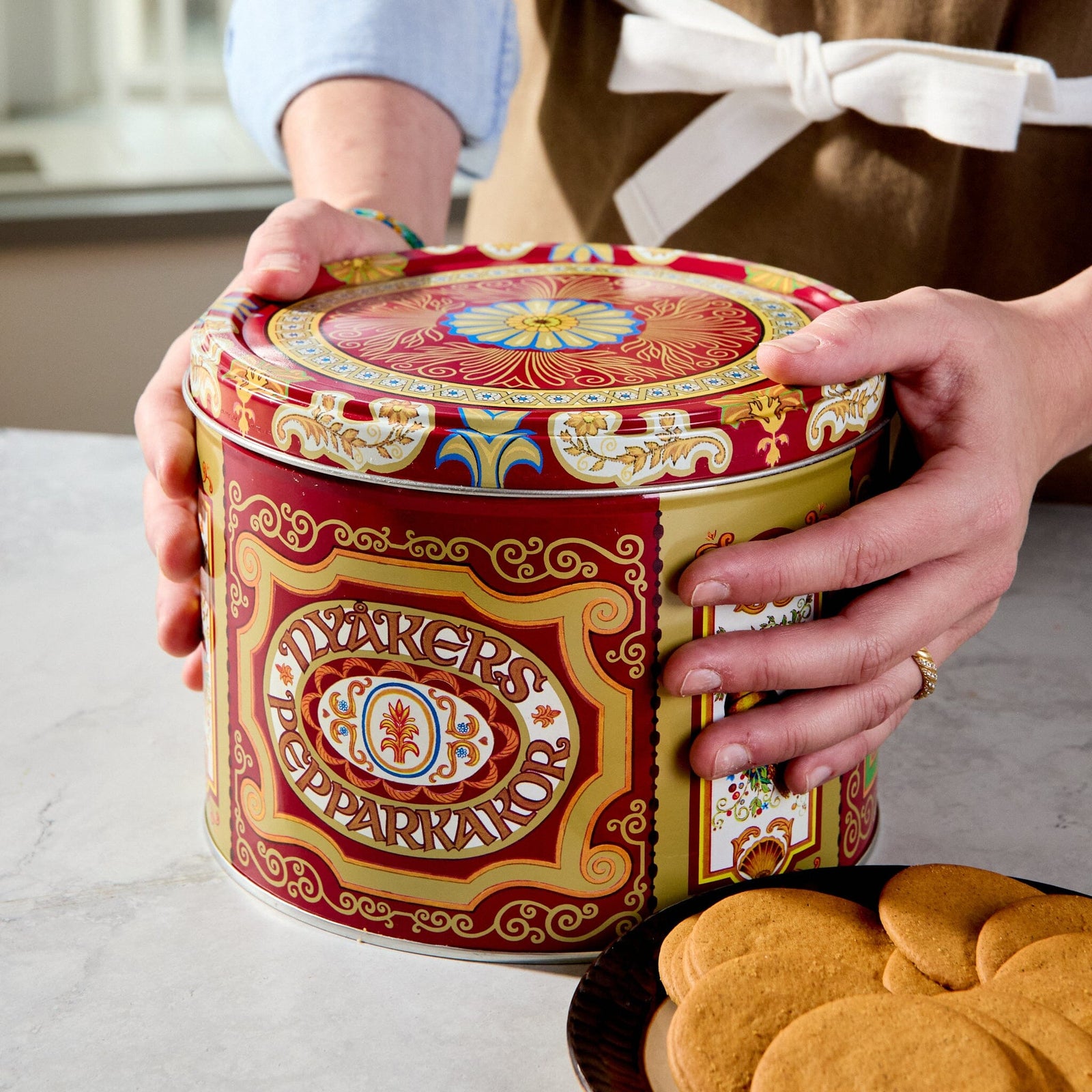 Nyakers Gingersnap Cookies Red Mailing Tin Pantry B&R Classics 