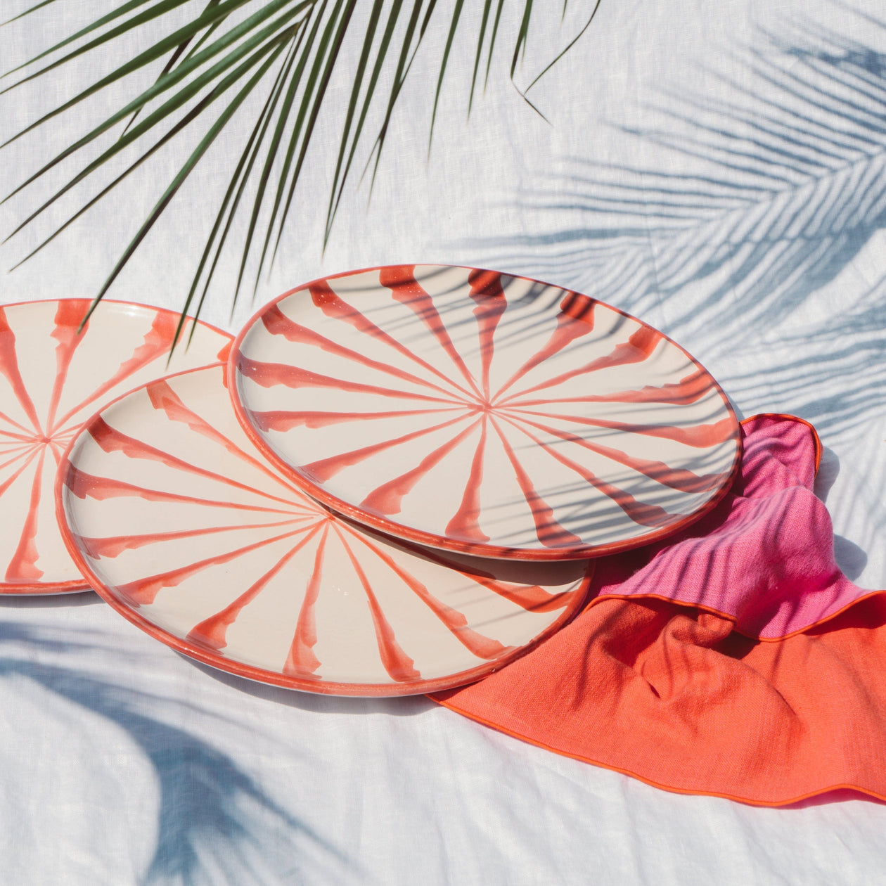 Platter with candy cane stripes Plate Pomelo Casa 