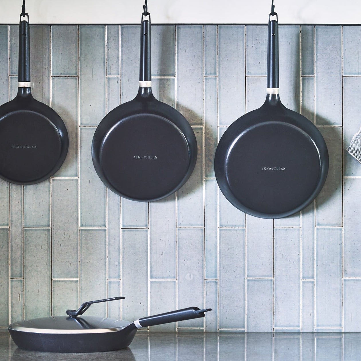 TESTOven-Safe Skillet + Stainless Steel Lid Bundle | 20cm Cookware Vermicular 