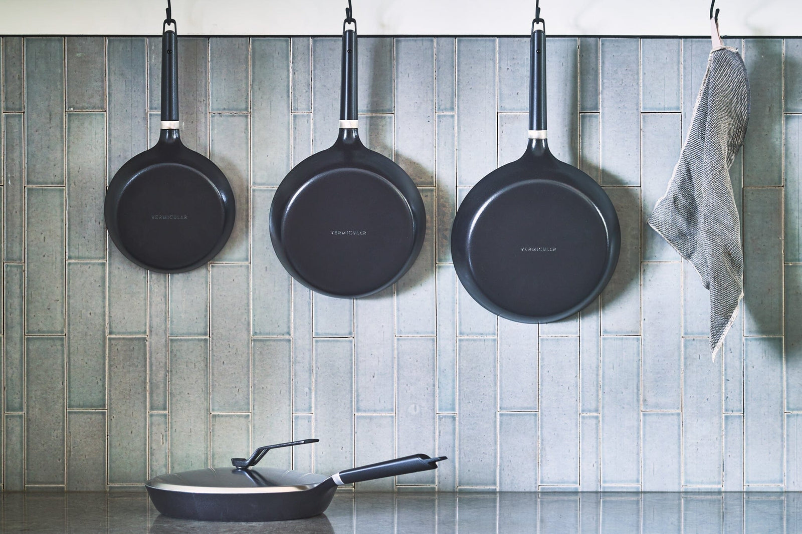 TESTOven-Safe Skillet + Stainless Steel Lid Bundle | 20cm Cookware Vermicular 