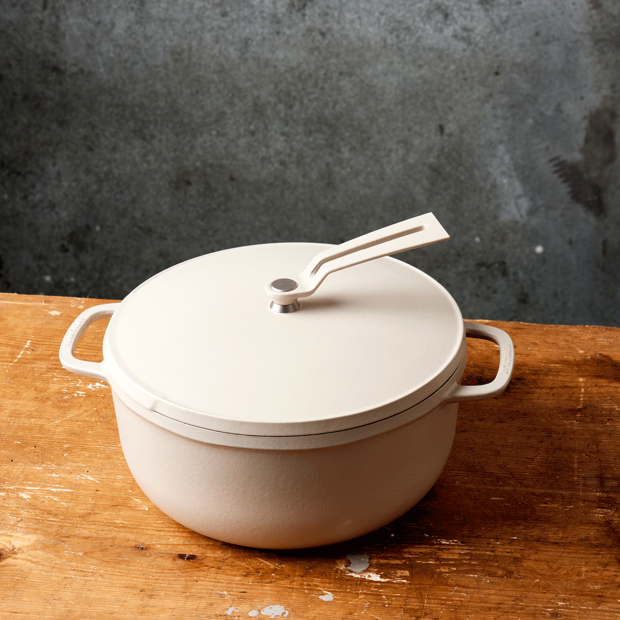 Vermicular Oven Pot 2.0 | 26cm | Standing Handle – Milk Street Store Vermicular Oven Pot 2.0 | 26cm | Standing Handle – Milk Street Store