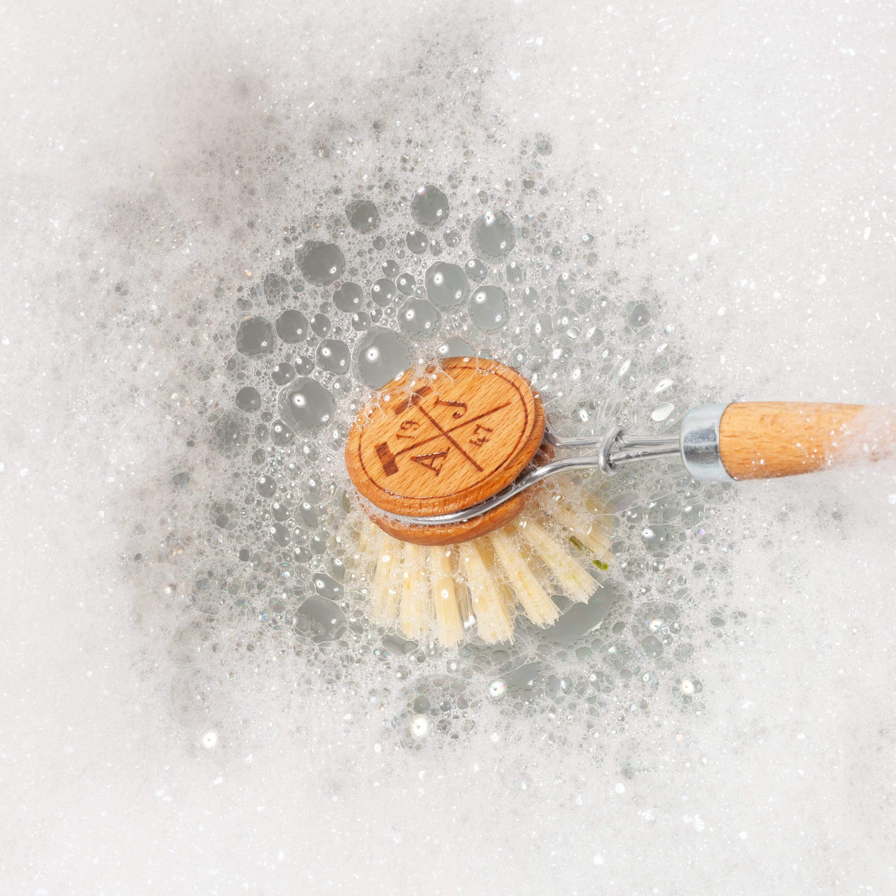 Andrée Jardin Handled Dish Brush Equipment Kiss That Frog 