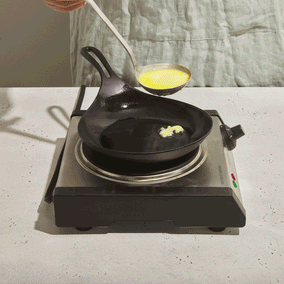 Iwachu Cast-Iron Omelet Pan